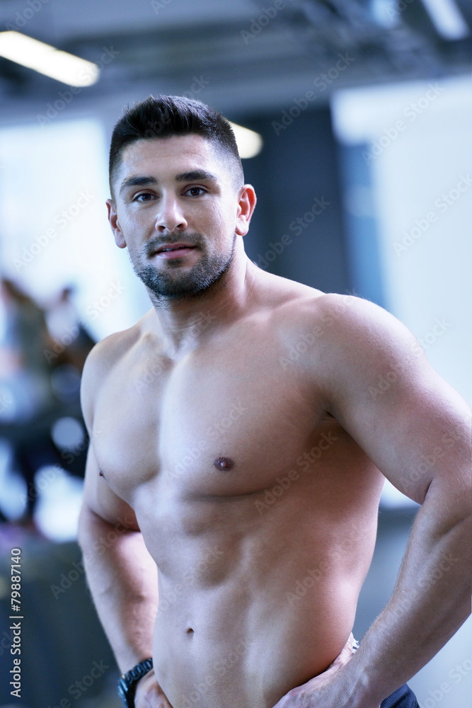 Fototapeta premium handsome man exercising at the gym