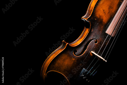 Photo Vintage violin on black background