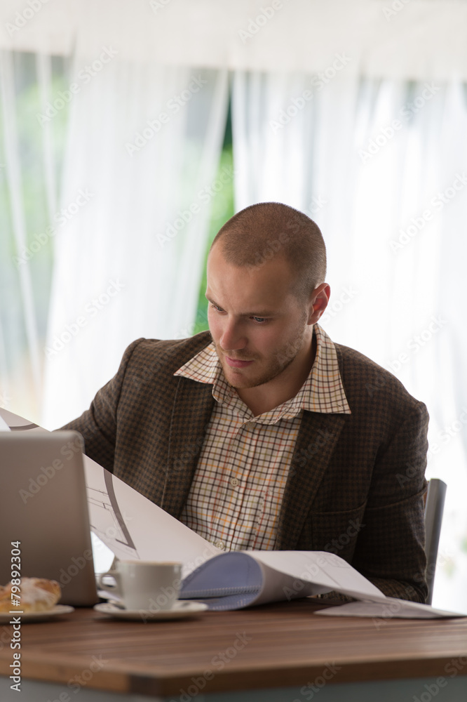 Fototapeta premium Businessman working with blueprints
