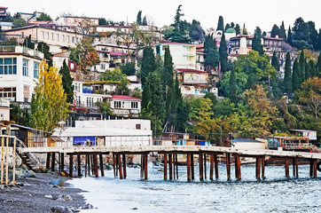 Acrylglasbilder Stadt am Wasser Promenade von Gursuf auf der Krim  © dmitrydesigner