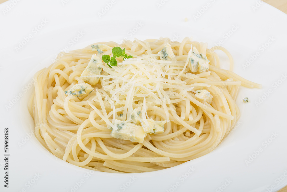 Spaghetti with cheese