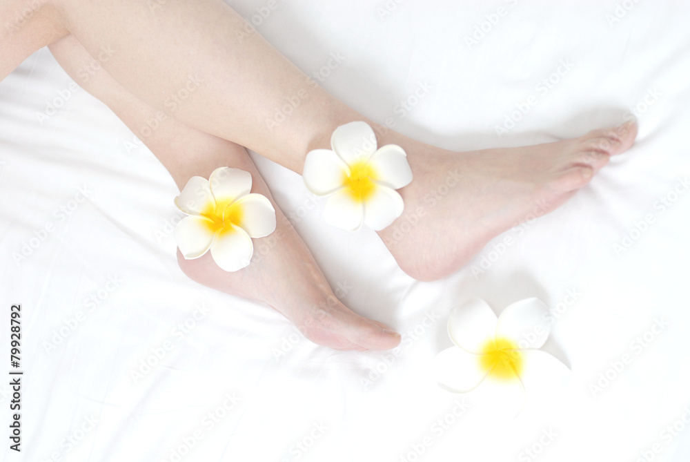 足にプリメーラの花置きフットケアをイメージ