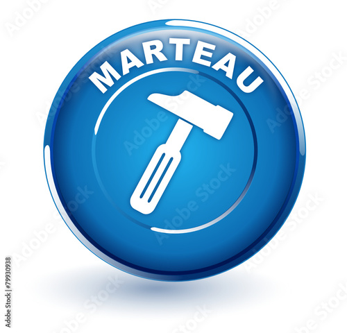 marteau sur bouton bleu