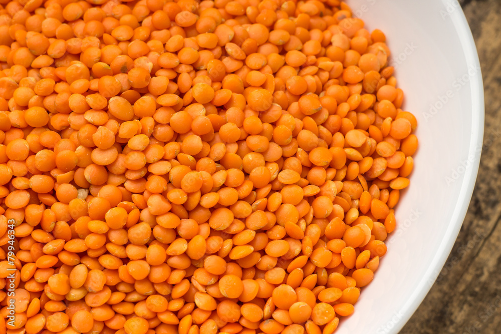 Raw lentil in bowl