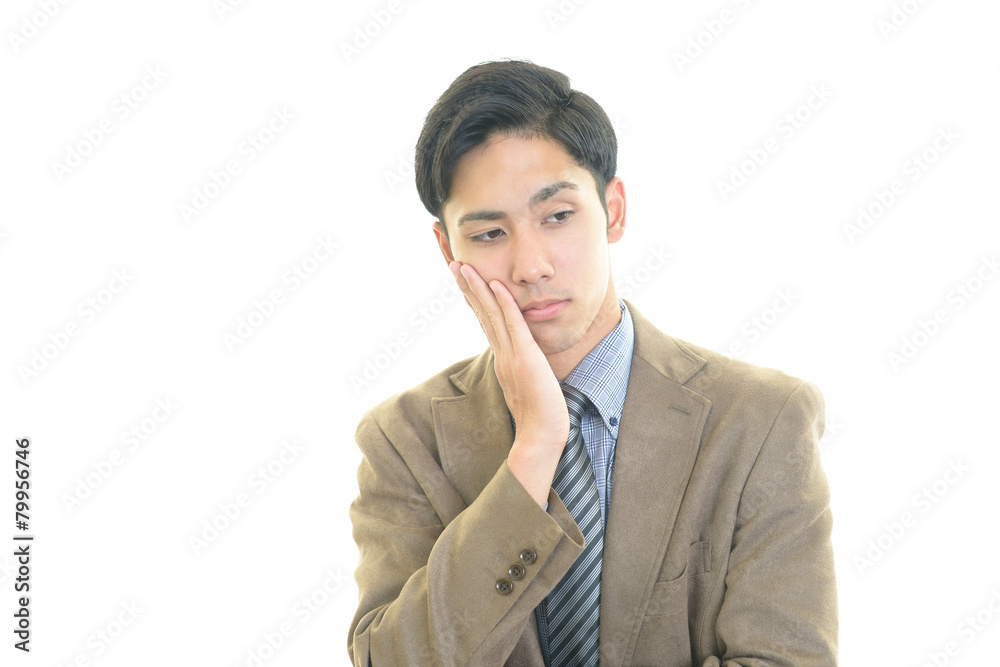 考える男性