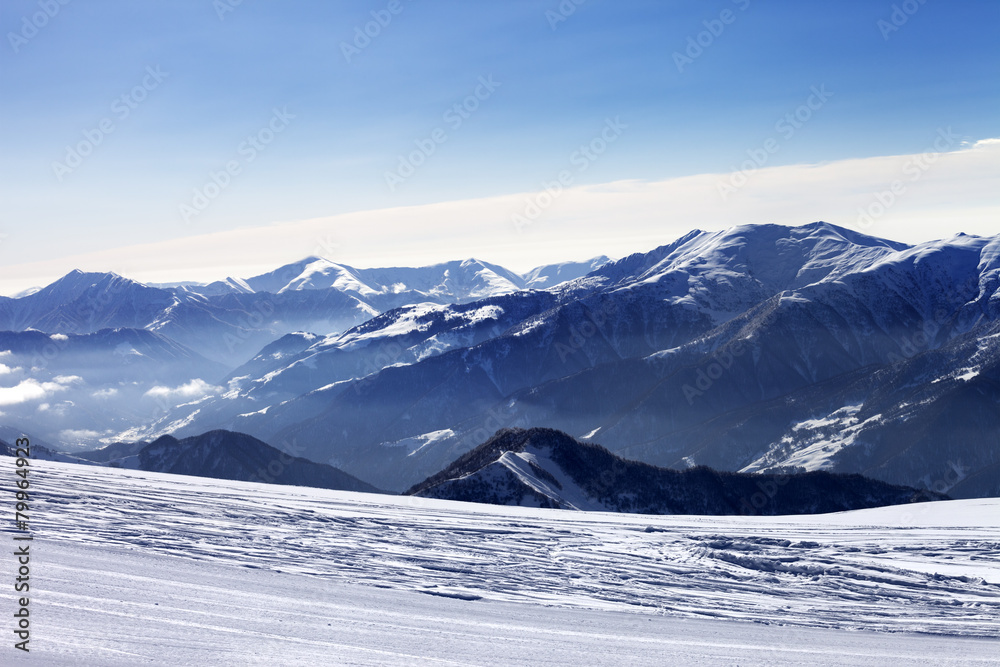 Obraz premium Ski slope in morning