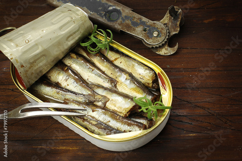 Obraz na płótnie Sardines, sprats canned in a tin w salonie