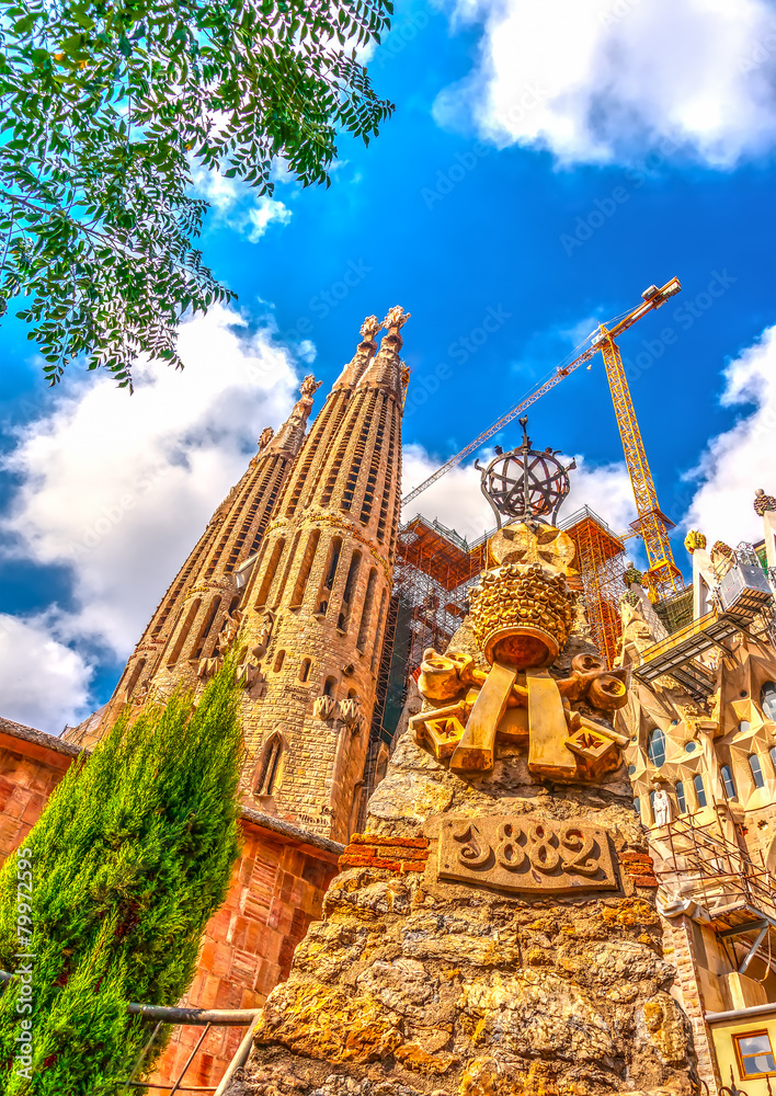 Obraz premium The famous Sagrada Familia big church in Barcelona, Spain.