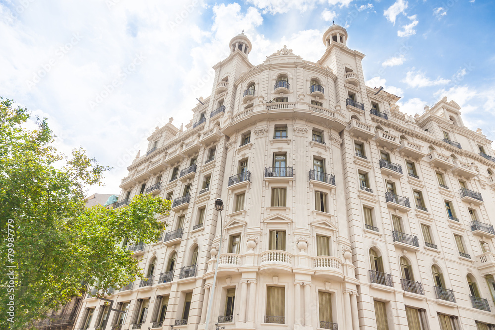 Fototapeta premium edles Haus - Hausfassade in Spanien, Barcelona