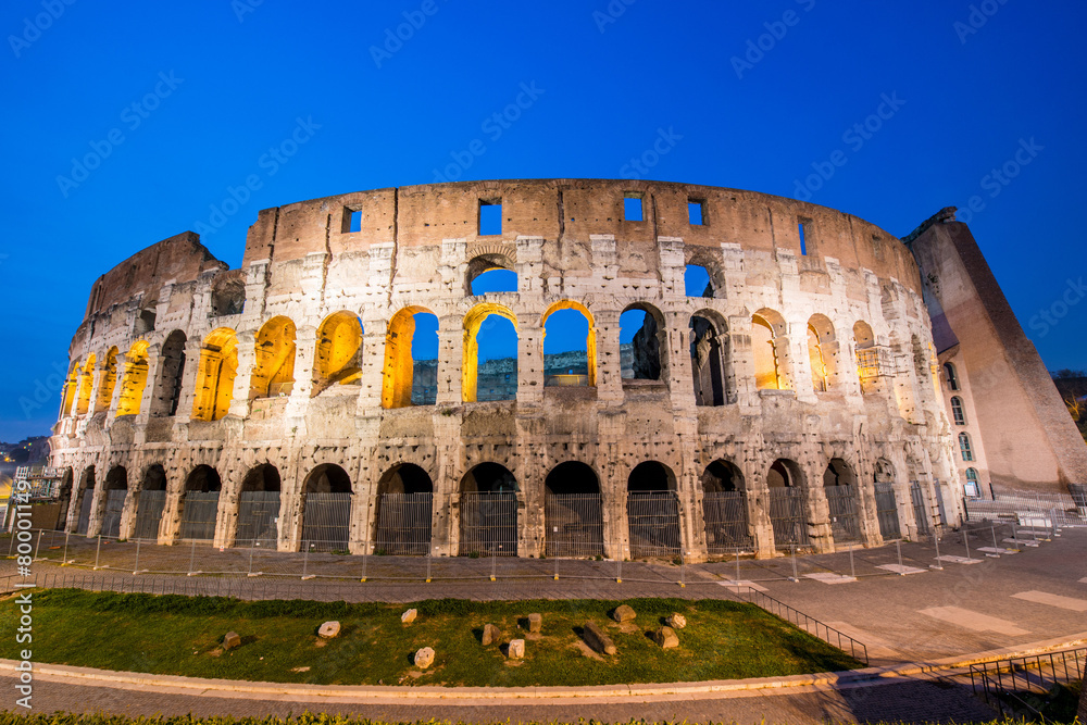 Fototapeta premium Famous colosseum during evening hours