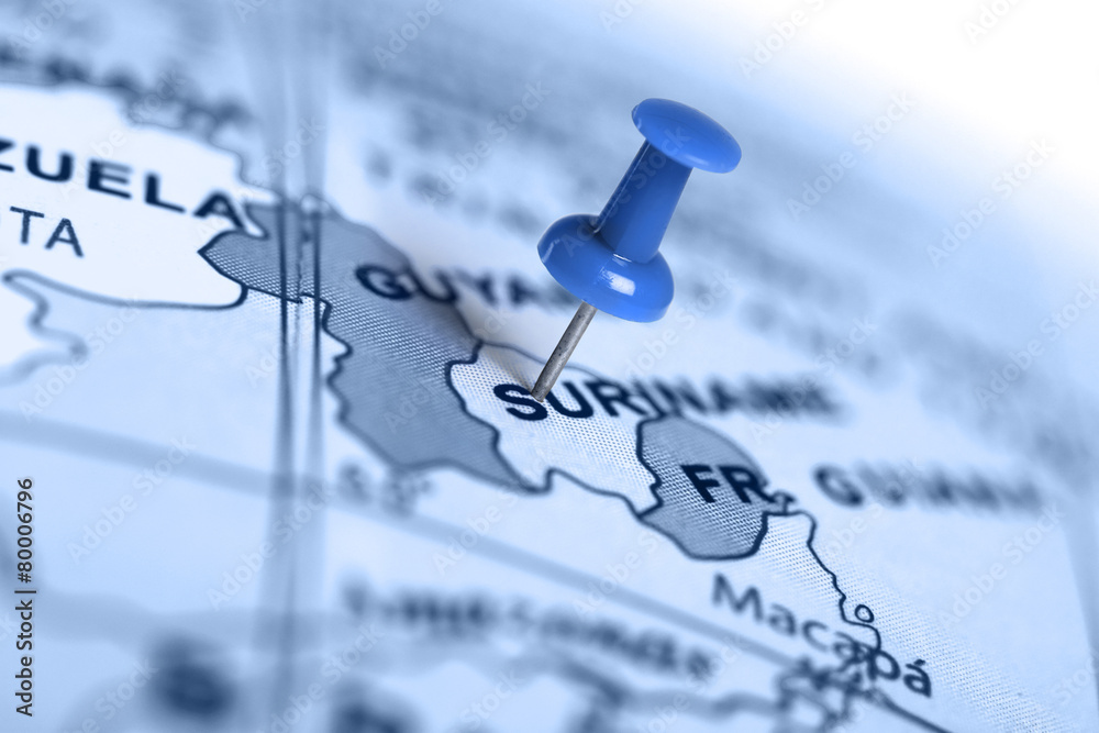 Naklejka premium Location Suriname. Blue pin on the map.