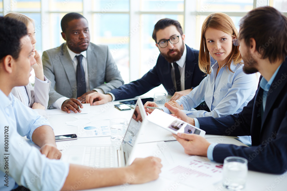 © pressmaster - Meeting of partners