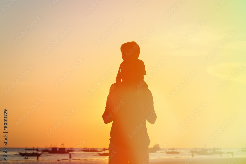 father and son on shoulders looking at sunset - obrazy, fototapety, plakaty 