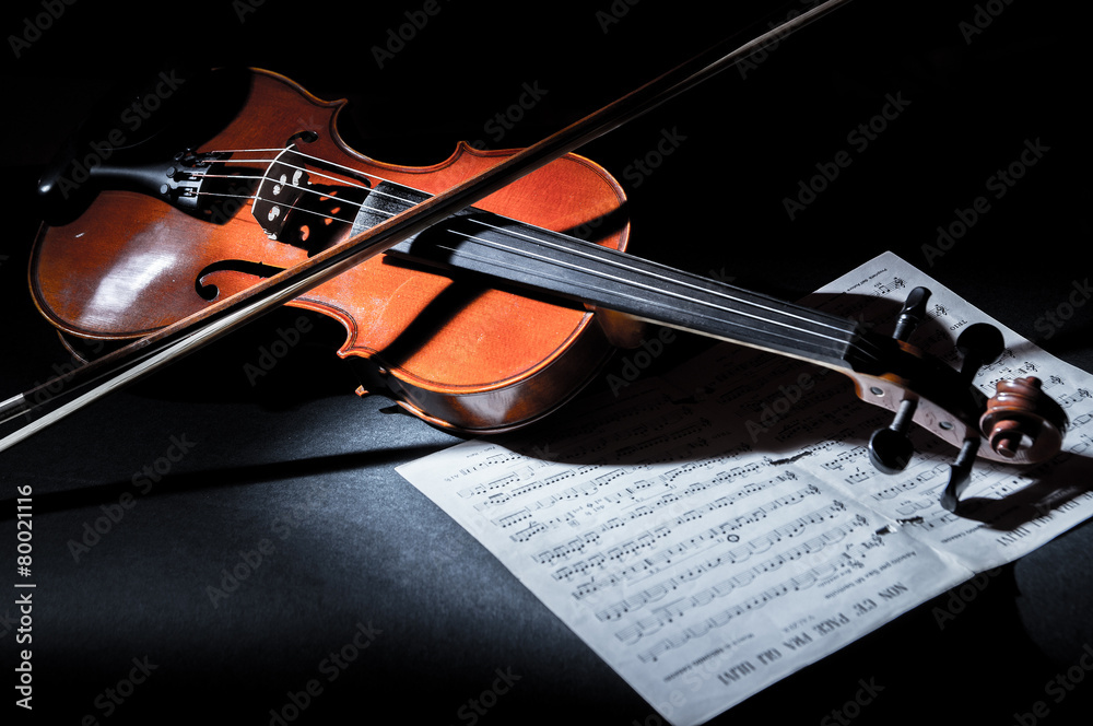 Naklejka premium Violin with fiddlestick