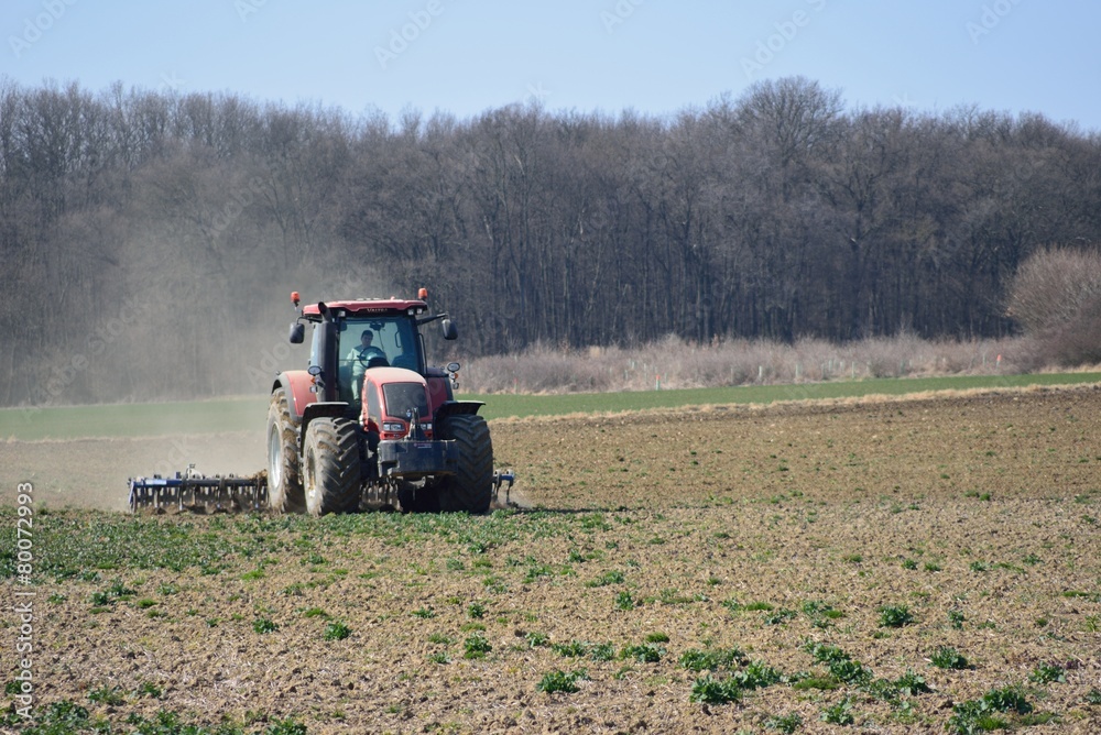Fototapeta premium Traktor auf Feld