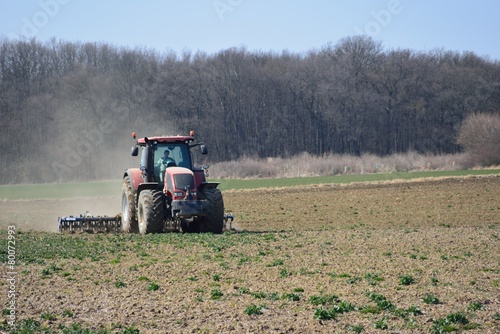 Traktor auf Feld © vonWolkenegg