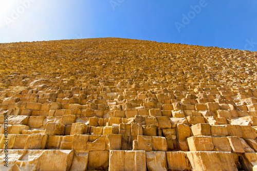 Pyramide side
