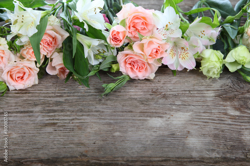 Bouquet of pink and white flowers © Elena Blokhina
