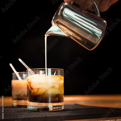 Preparation of white russian cocktails photo