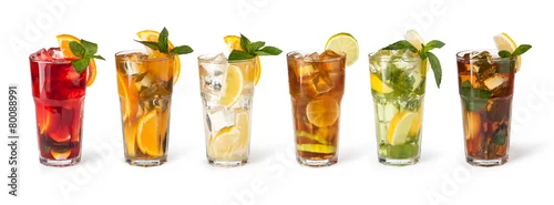 Obraz  z motywem Glasses of fruit drinks with ice cubes