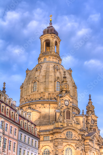 Frauenkirche Dresden am frühen Abend © mije shots