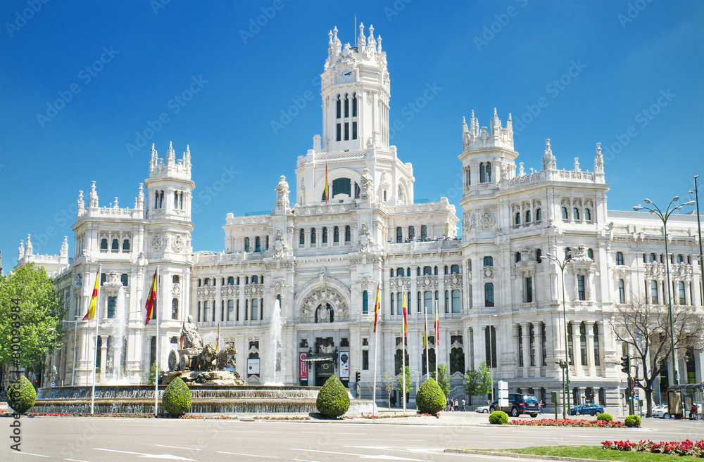 Obraz premium Pałac komunikacje, sławny punkt zwrotny w Madryt, Hiszpania.