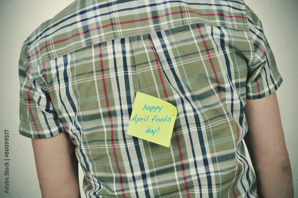man with a sticky note with the text happy april fools day - obrazy, fototapety, plakaty 