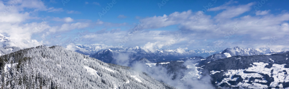Berglandschaft im Skigebiet Tirol