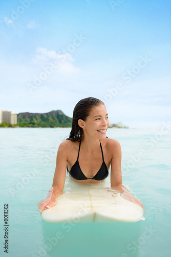 Photography Surf woman surfing on surfboard in Waikiki, Hawaii