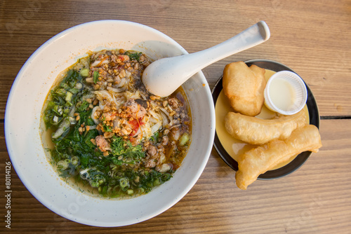 Yunnan rice noodle soup with deep-fried doughstick