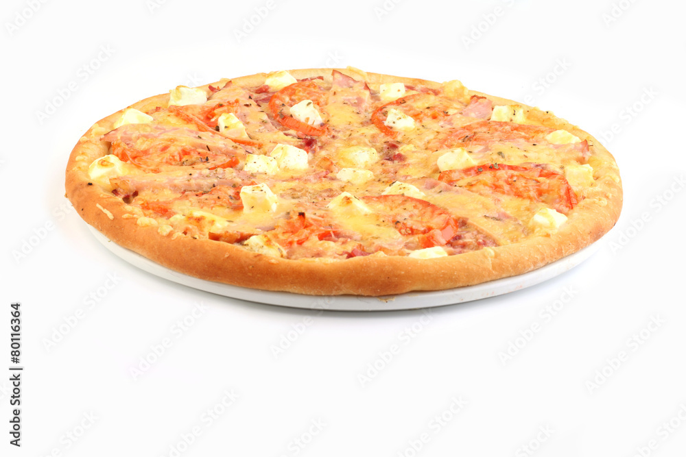 Пицца охотничья  на белом фоне