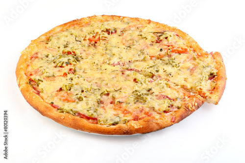 Итальянская пицца Пикантная на белом фоне