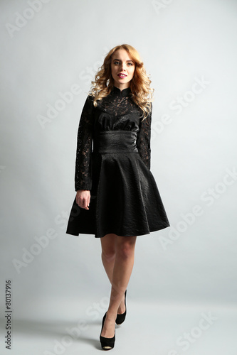 Beautiful young woman in bl...