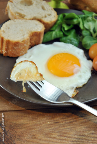 Fried eggs with bread and oil