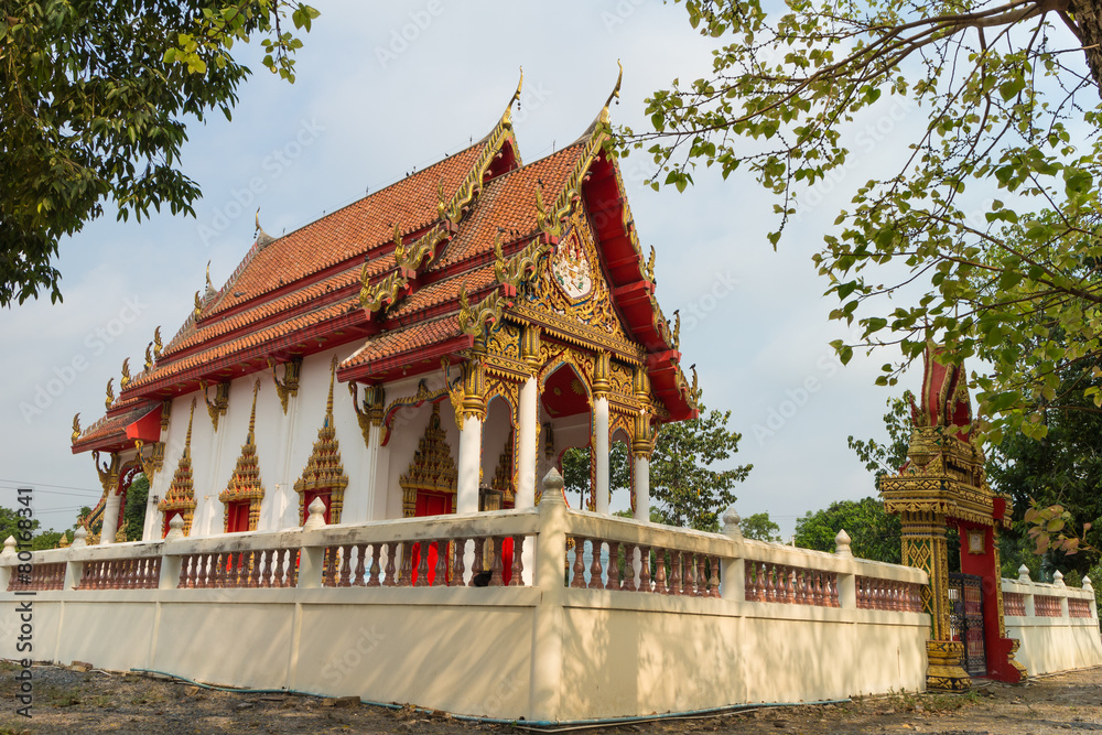 Naklejka premium Temple with tree under sun light at Wat Charoenbun