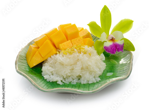 sticky rice with mango on ceramic plate photo