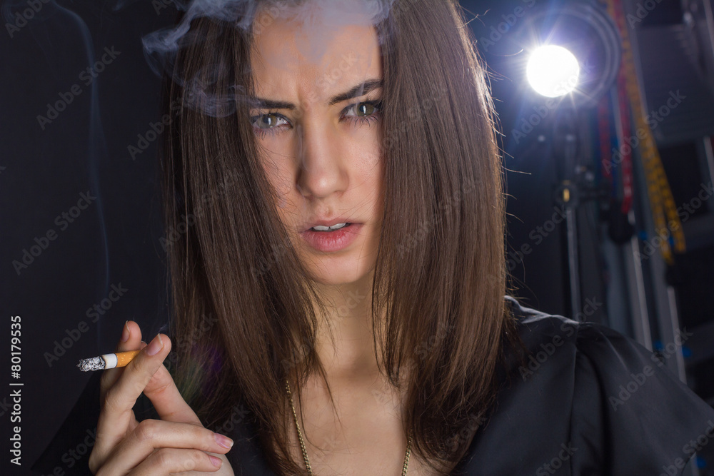 Obraz premium portrait of a girl with a cigarette