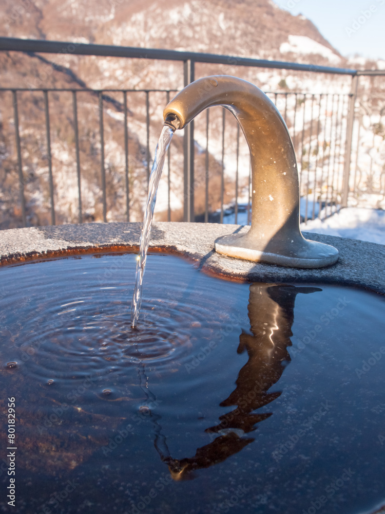 Fototapeta premium artistic water fountain