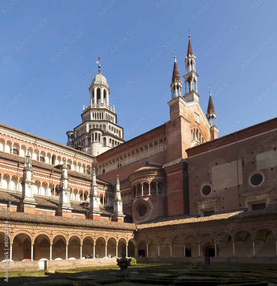 Fototapeta premium Cloister with views of the church's domes and spiers