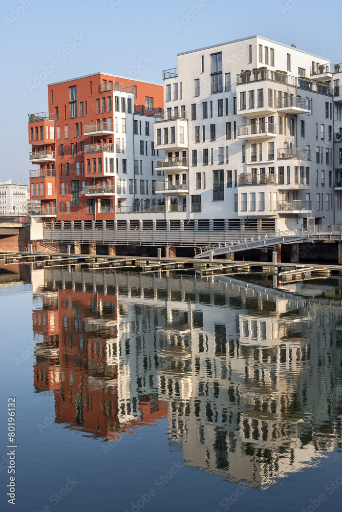 Moderne Architektur am Westhafenpier in Frankfurt am Main
