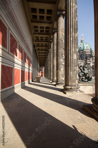 Berlin sightseeing - Säulen, alte Nationalgalerie , Berliner Dom