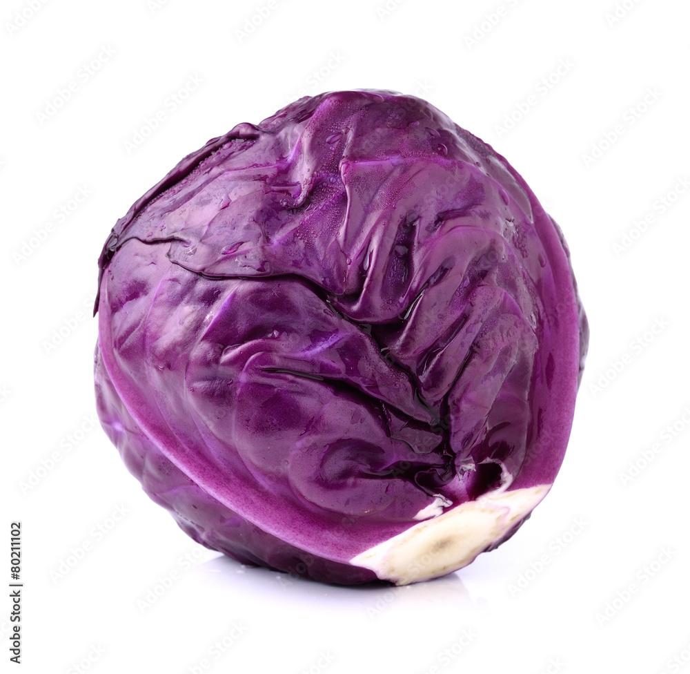 Obraz premium Red cabbage violet cabbage isolated on white background