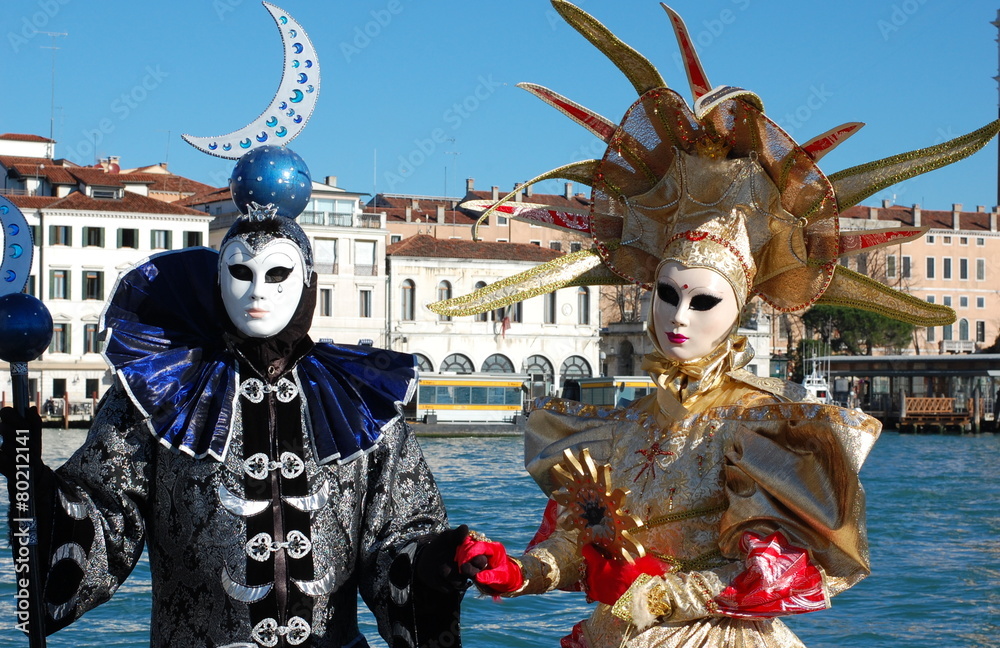 Fototapeta premium Couple in costumes and masks, Venice carnival, Italy