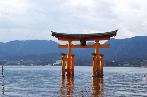 Miyajima Torii vor Itsukushima © steffie82
