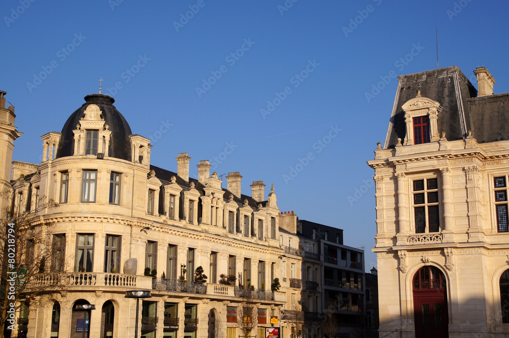 Immeuble de type renaissance sur la place d'armes de Poitiers