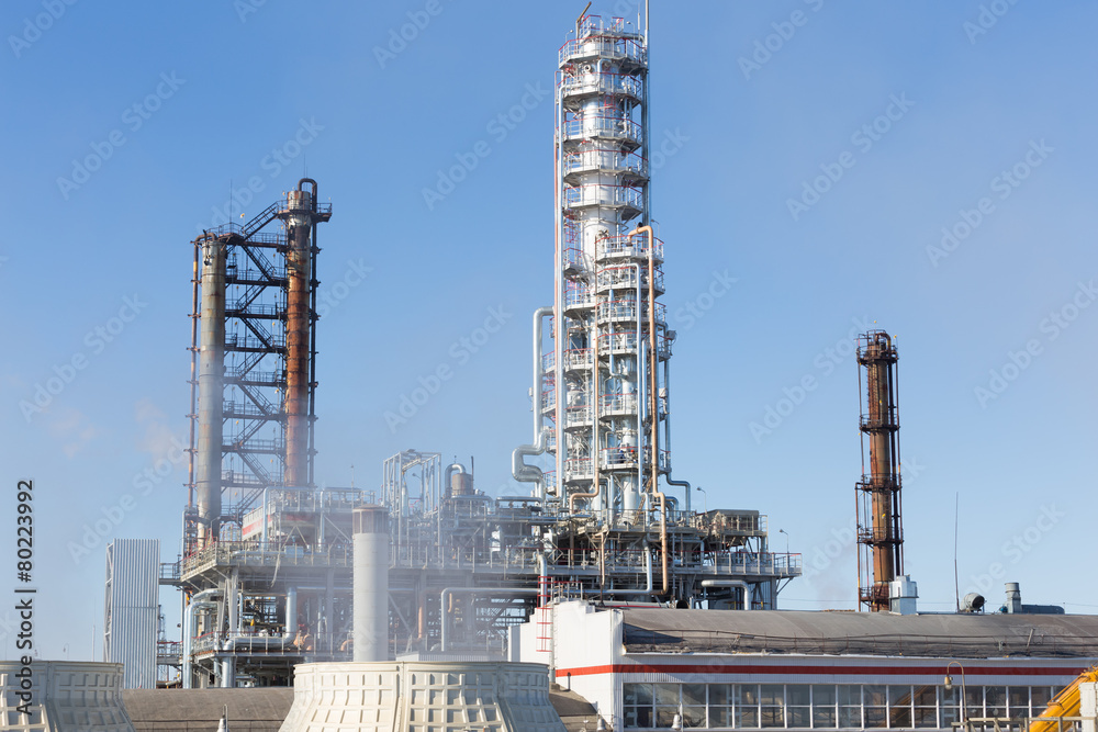 Obraz premium silver pipe plant on background blue sky