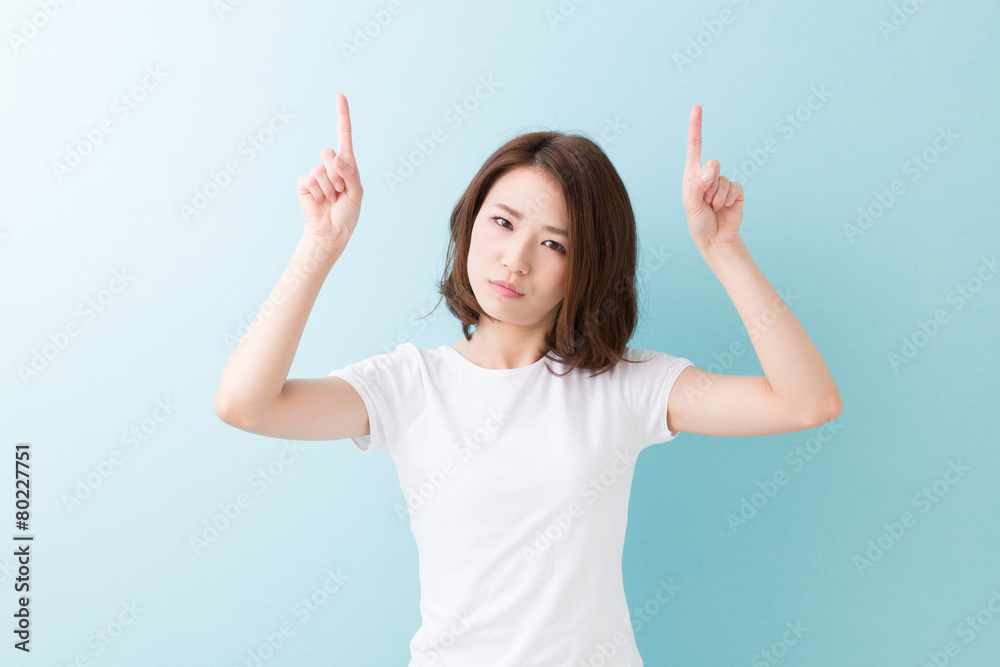 女性 指差し 女性 指差し