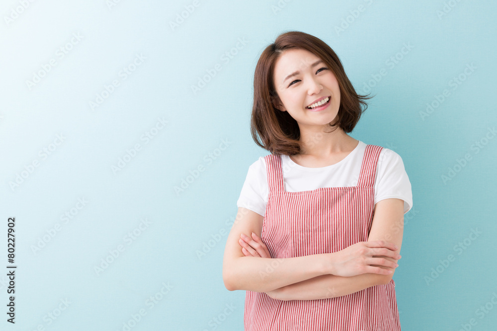 エプロン姿の女性 エプロン姿の女性
