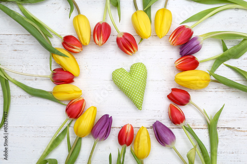 Herz mit Tulpen