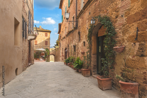 Fototapeta Naklejka Na Ścianę i Meble -  Beautiful and colorful streets of the small and historic Tuscan